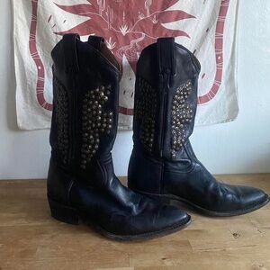 RARE BLACK STUDDED FRYE COWBOY BOOTS 🤠